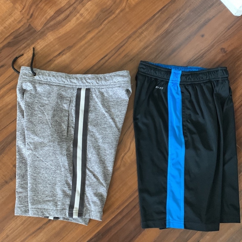 2 shorts Nike and Univibe
